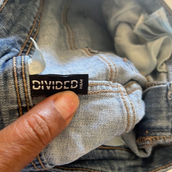 H&M Distressed jeans. - Picture 5 of 7